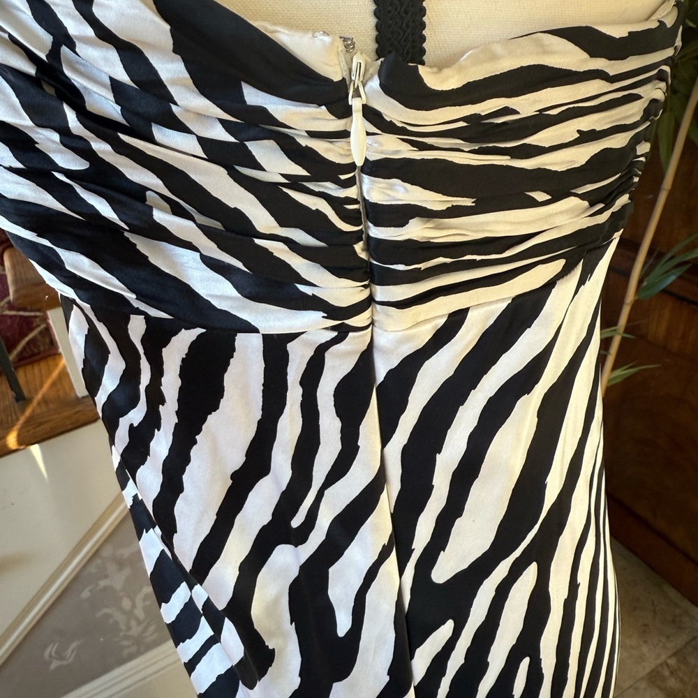 LAUNDRY by SHELLI SEGAL CHARMEUS gown, size 8 excellent condition fully lined - Picture 10 of 14